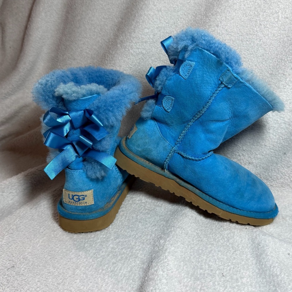 UGG Australia | Bailey Bow Short Shearling Suede Boots | US 1